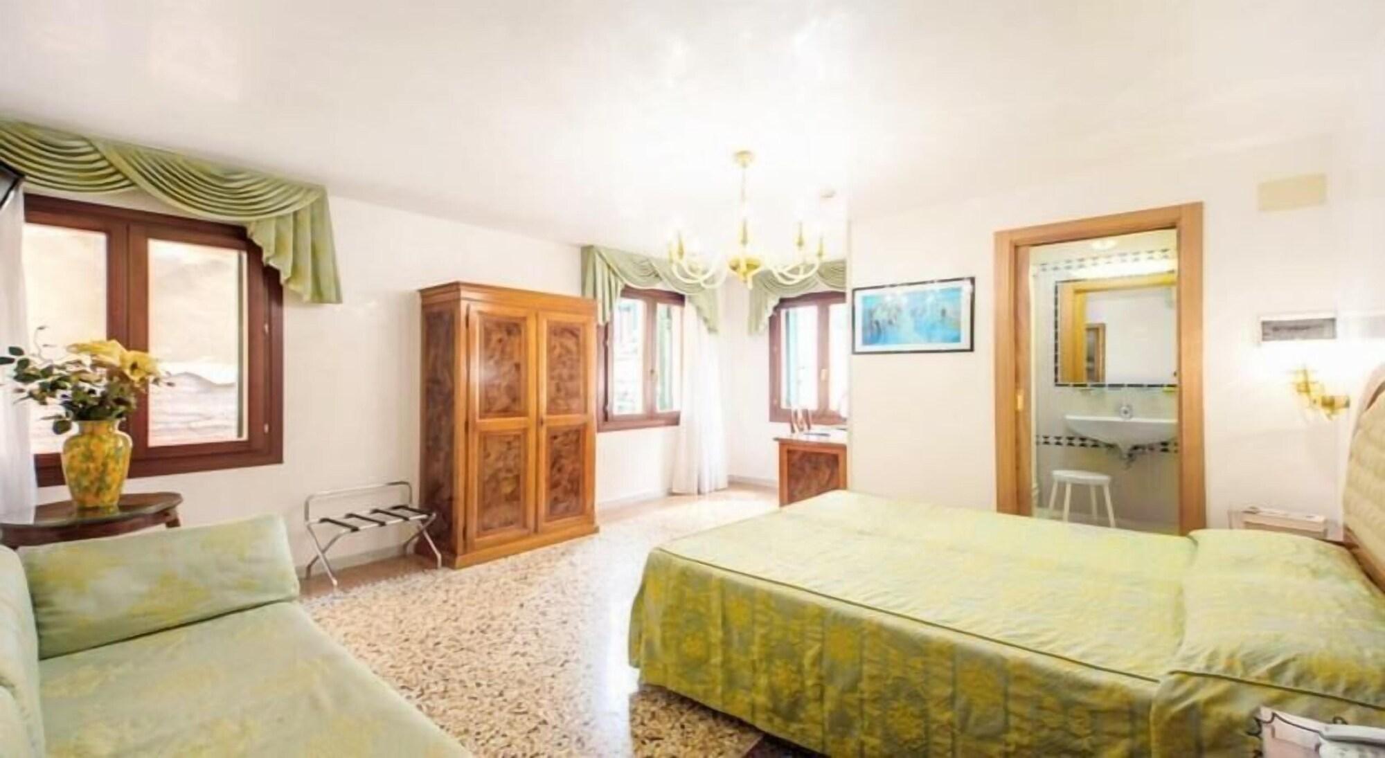Antica Casa Carettoni Hotel Venice Luaran gambar