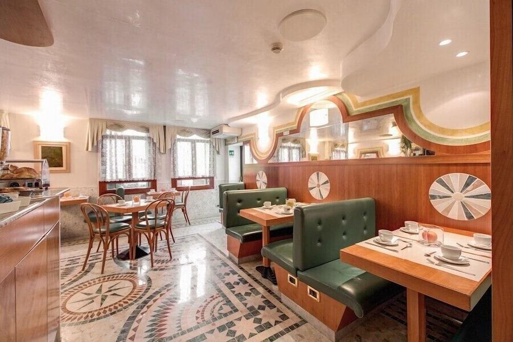 Antica Casa Carettoni Hotel Venice Luaran gambar